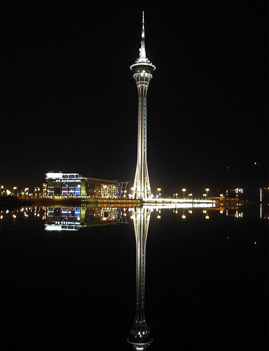 …hoặc chiêm ngưỡng vẻ đẹp của tháp Macau Tower…