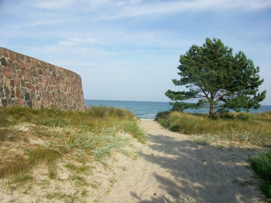 Prora nằm bên bờ biển Baltic thơ mộng