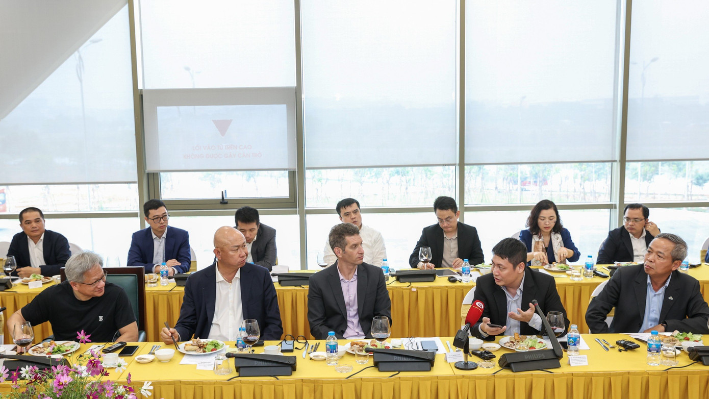 Doanh nghiệp trong nước trao đổi với Chủ tịch Nvidia.