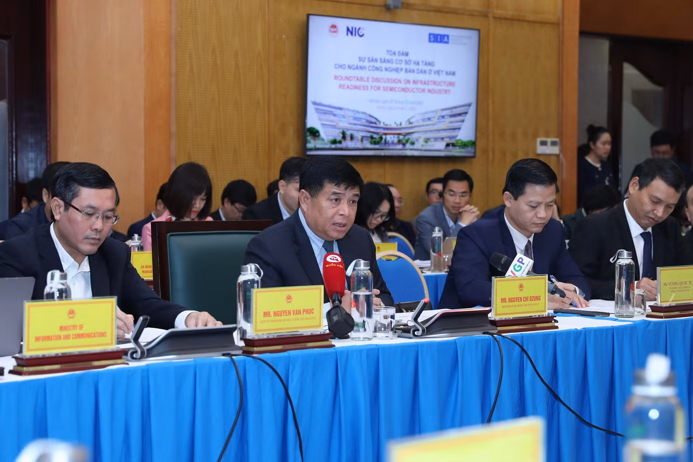Bộ trưởng Nguyễn Chí Dũng cho biết Việt Nam sẵn sàng đón nhận, hợp tác với các doanh nghiệp, nhà đầu tư của Mỹ trong chuỗi cung ứng ngành bán dẫn.