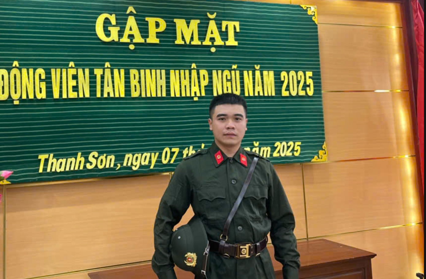 Bùi Ngọc Hải trong trang phục chiến sỹ CAND. Bùi Ngọc Hải trong trang phục chiến sỹ CAND.