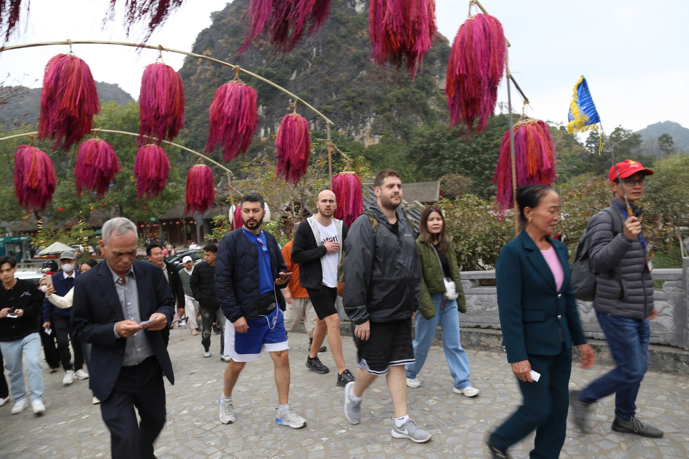 Du khách tới Ninh Bình dịp Tết. Du khách tới Ninh Bình dịp Tết.