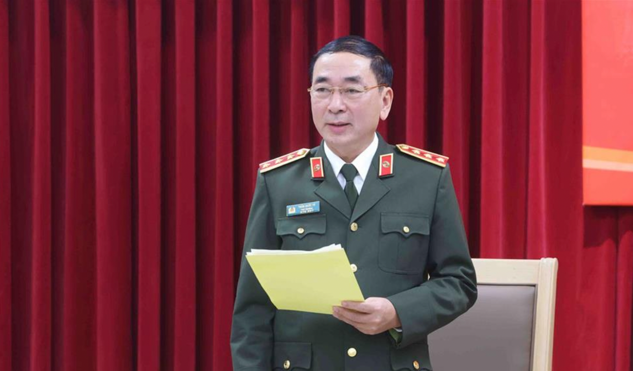 Thứ trưởng Trần Quốc Tỏ chủ trì họp báo.