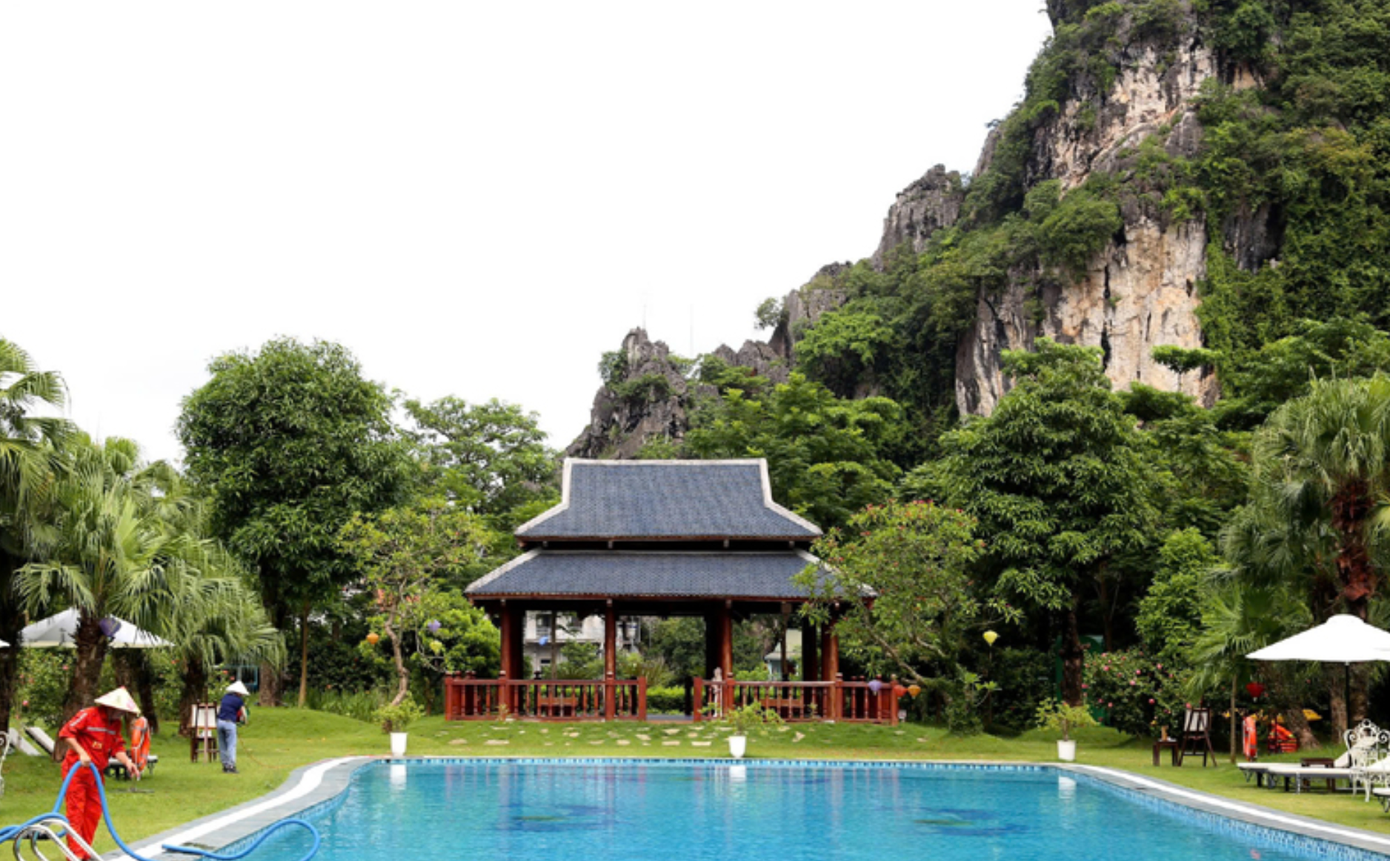 Bể tắm ngoài trời ở khu nghỉ dưỡng Minawa Kênh Gà. Ảnh: M.Đ Bể tắm ngoài trời ở khu nghỉ dưỡng Minawa Kênh Gà. Ảnh: M.Đ