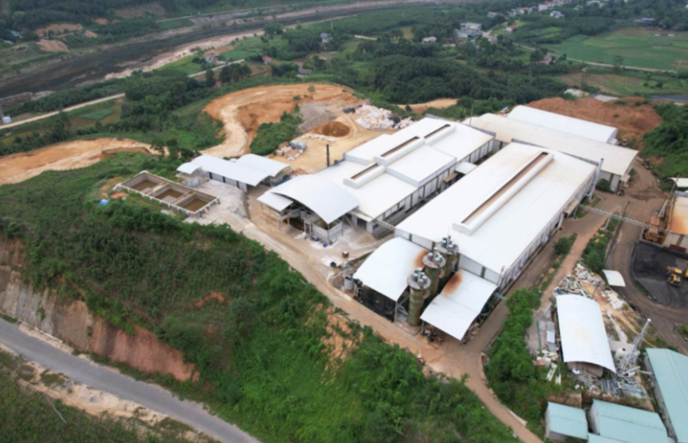 Mỏ đất hiếm tại xã Yên Phú, huyện Văn Yên nơi ông Nguyễn Linh Ngọc, nguyên Thứ trưởng Bộ Tài nguyên và Môi trường cấp trái phép cho Công ty CP Tập đoàn Thái Dương. Ảnh: D.T. Mỏ đất hiếm tại xã Yên Phú, huyện Văn Yên nơi ông Nguyễn Linh Ngọc, nguyên Thứ trưởng Bộ Tài nguyên và Môi trường cấp trái phép cho Công ty CP Tập đoàn Thái Dương. Ảnh: D.T.