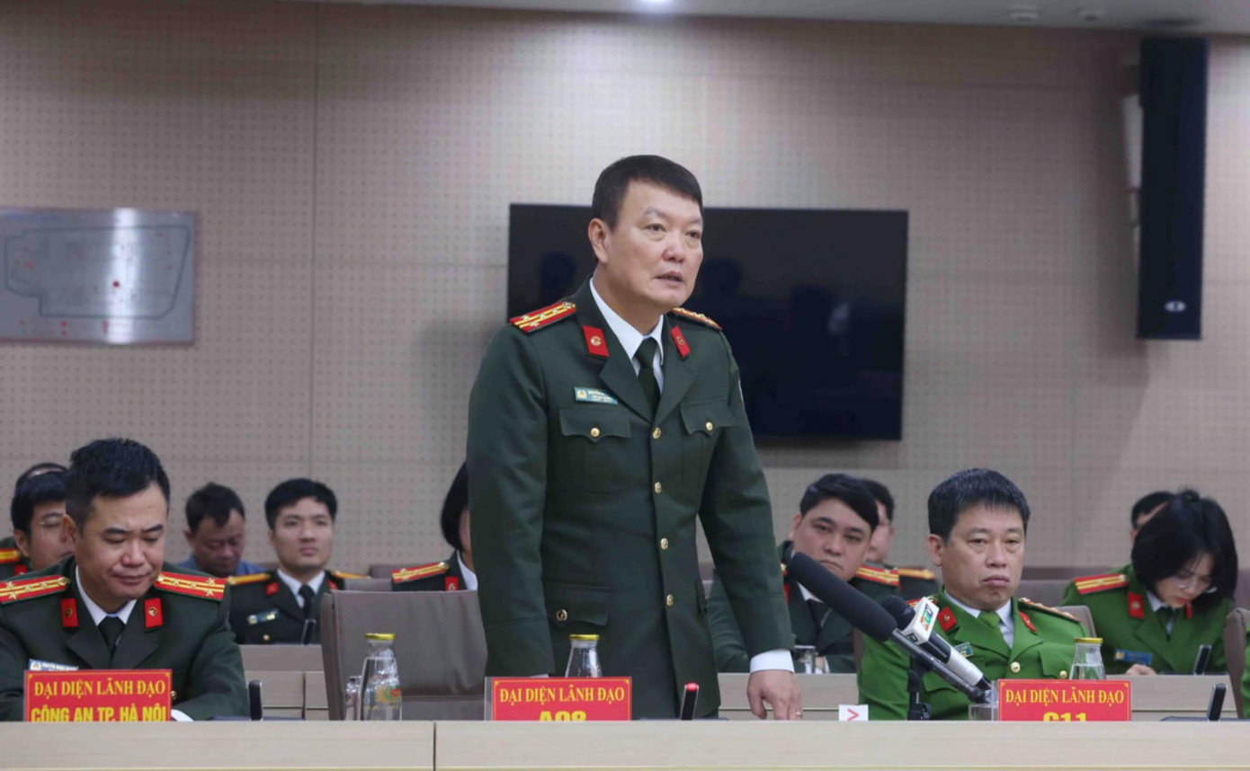 Đại tá Nguyễn Bá Tuấn, Phó cục trưởng Cục Quản lý Xuất nhập cảnh. Đại tá Nguyễn Bá Tuấn, Phó cục trưởng Cục Quản lý Xuất nhập cảnh.