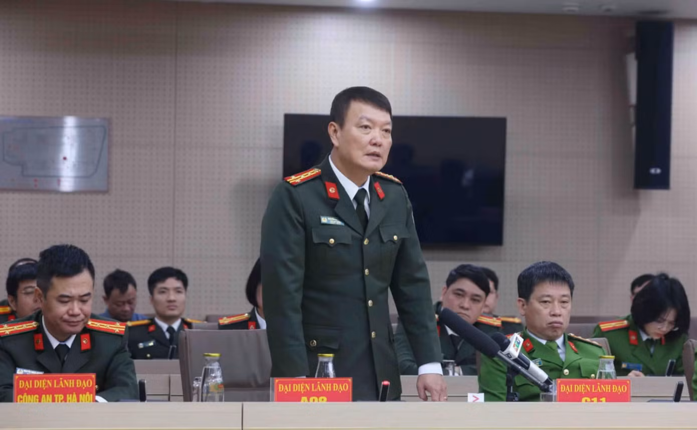 Đại tá Nguyễn Bá Tuấn, Phó cục trưởng Cục Quản lý Xuất nhập cảnh.