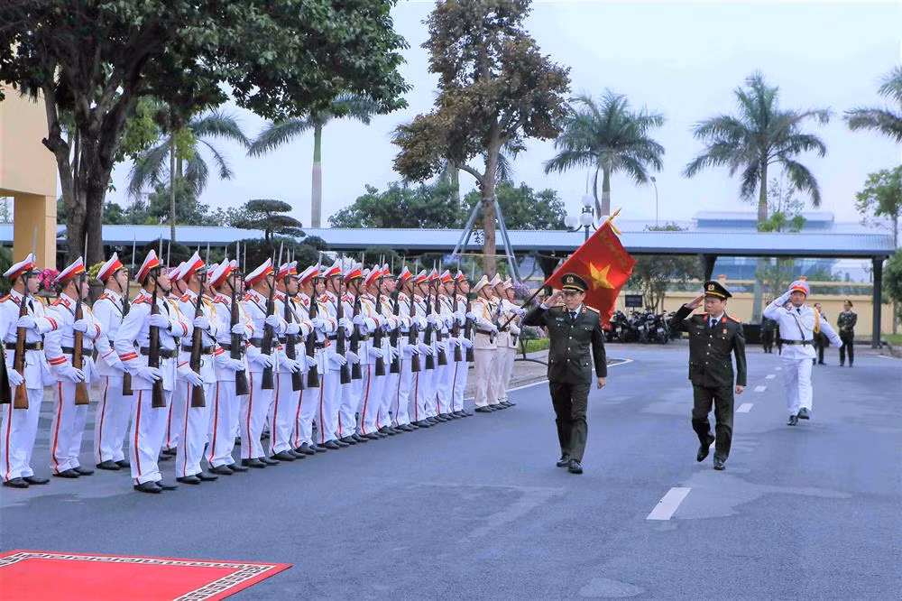 Bộ trưởng Lương Tam Quang duyệt Đội danh dự Công an tỉnh Nam Định. Bộ trưởng Lương Tam Quang duyệt Đội danh dự Công an tỉnh Nam Định.