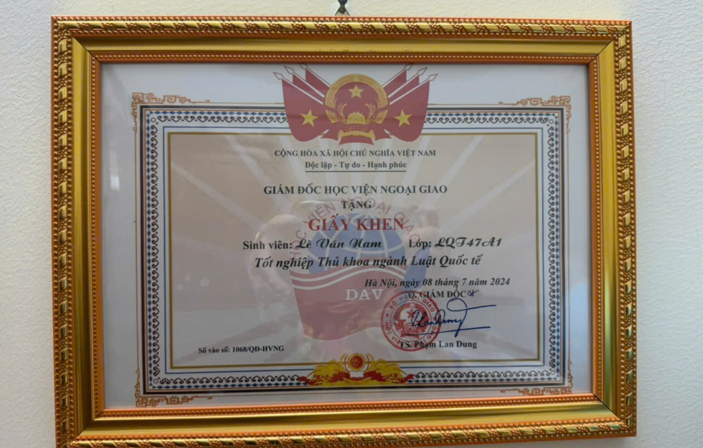 Khoảng thời gian đi học, tân binh Lê Văn Nam nhận được nhiều giấy khen. Khoảng thời gian đi học, tân binh Lê Văn Nam nhận được nhiều giấy khen.