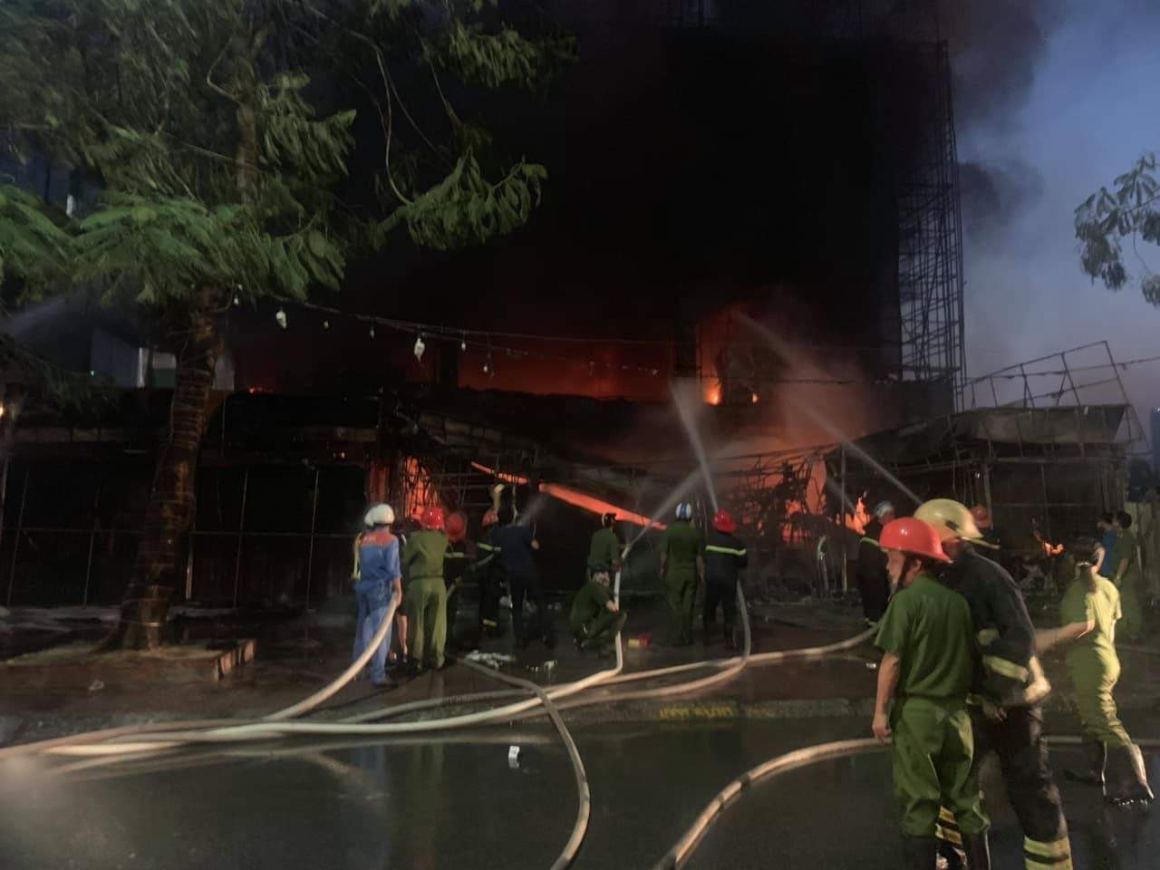 Cháy lớn tại Siêu thị Điện tử Hoàng Gia ở Hải Phòng ảnh 2