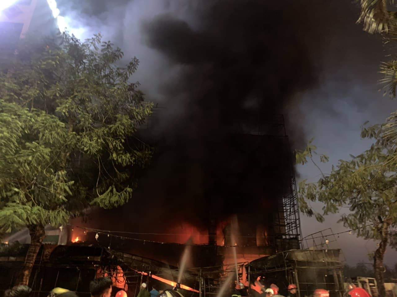 Cháy lớn tại Siêu thị Điện tử Hoàng Gia ở Hải Phòng ảnh 3