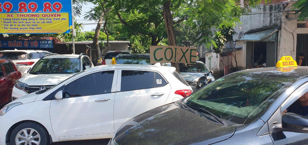 Vô tư bán vé giả, bãi xe tự phát tha hồ 'chặt chém' ở lễ hội chọi trâu Đồ Sơn ảnh 5