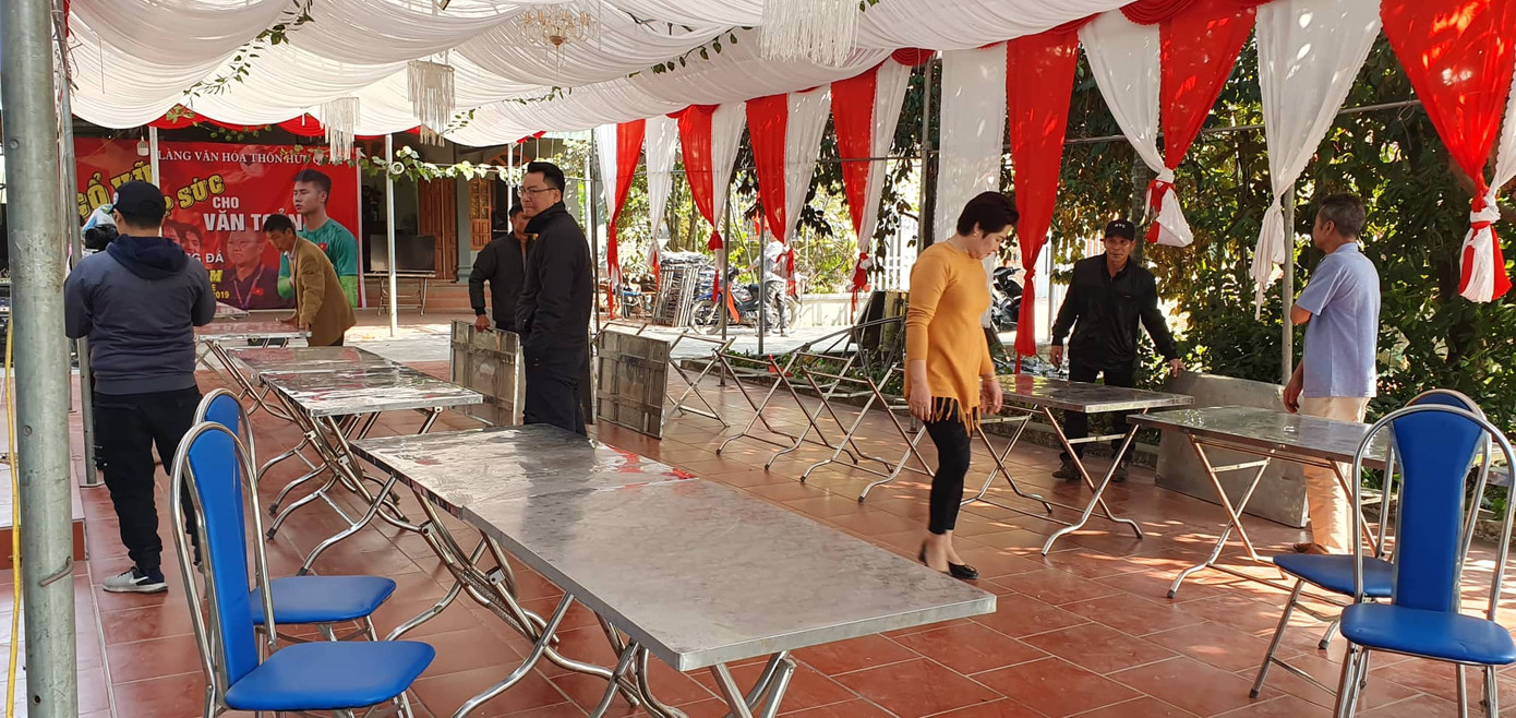 Gia đình thủ môn Văn Toản làm 60 mâm cỗ mời hàng xóm cổ vũ trận chung kết ảnh 9