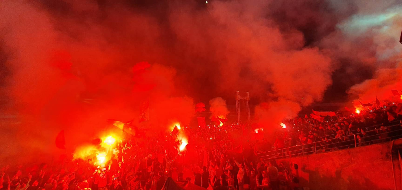 Pháo sáng xuất hiện ở Lạch Tray sau bàn thắng của Văn Hậu ảnh 8