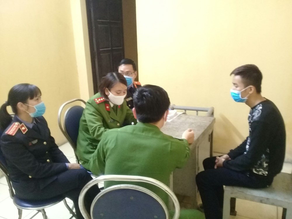 Nam thanh niên bị khởi tố vì lao xe máy “thông chốt” kiểm dịch ảnh 1