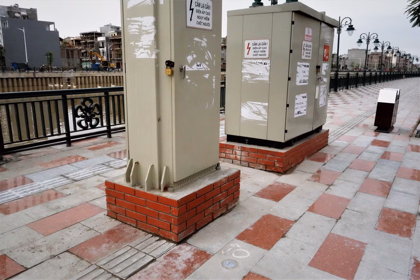 Dự án gần 1.500 tỷ vừa khánh thành đã phải lột vỉa hè làm lại ảnh 4