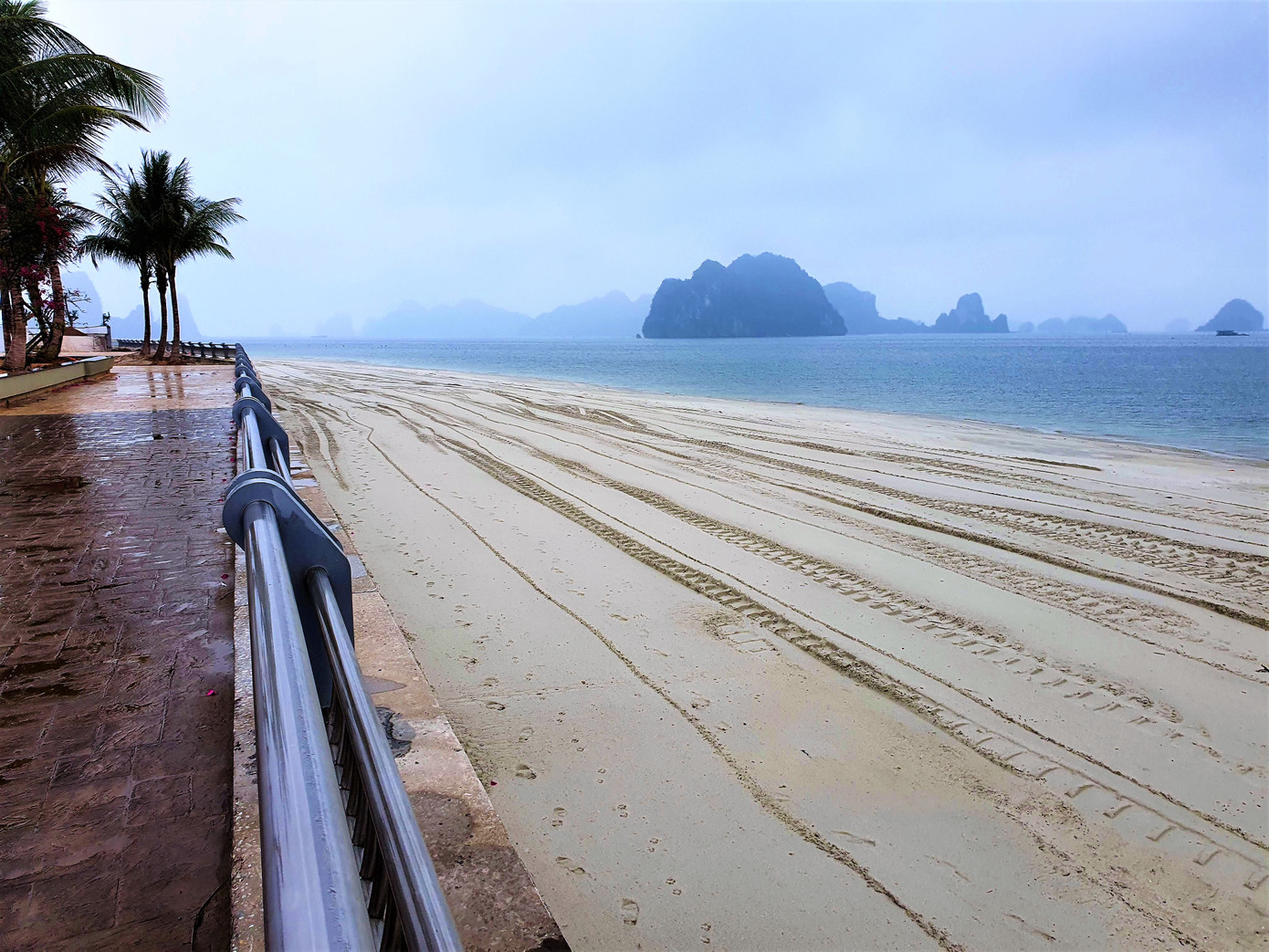 Sau khi hoàn nguyên, khu vực lấn chiếm bất ngờ trở thành bãi tắm trước khu đô thị của Cty Phương Đông Sau khi hoàn nguyên, khu vực lấn chiếm bất ngờ trở thành bãi tắm trước khu đô thị của Cty Phương Đông