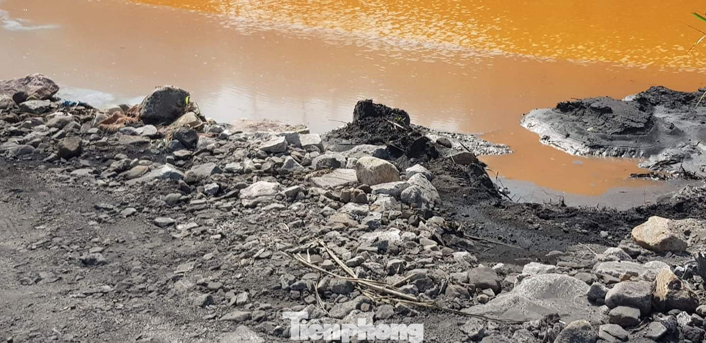 Nước suối nhiễm sắt cùng kim loại nặng chảy thẳng ra vịnh Hạ Long ảnh 7