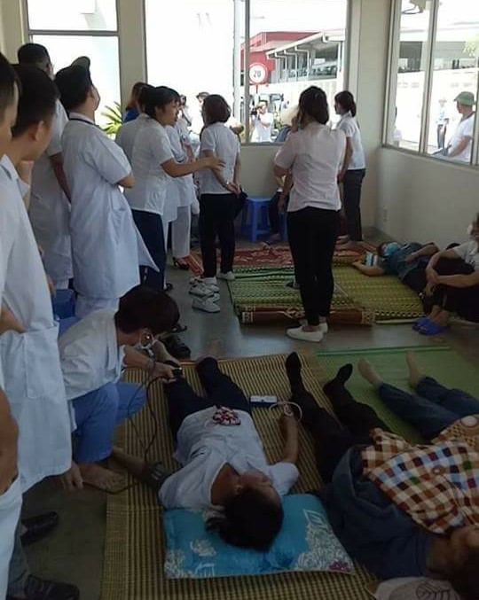 Hàng chục công nhân ngất xỉu, nghi hít phải khí lạ ảnh 3