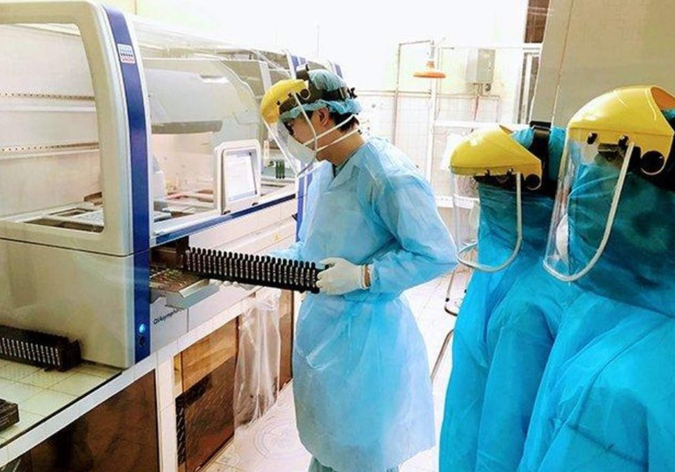 Hải Phòng chính thức vận hành máy xét nghiệm virus SARS-CoV-2 ảnh 1