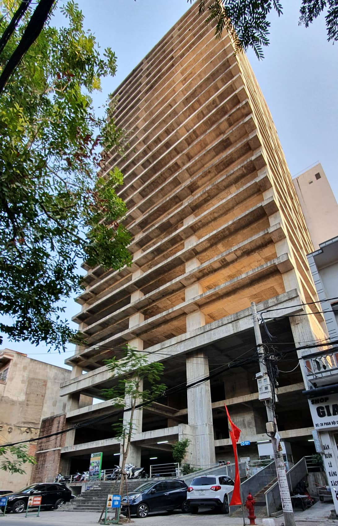 Tòa nhà 'chọc trời' bỏ hoang giữa trung tâm thành phố Hải Phòng ảnh 4