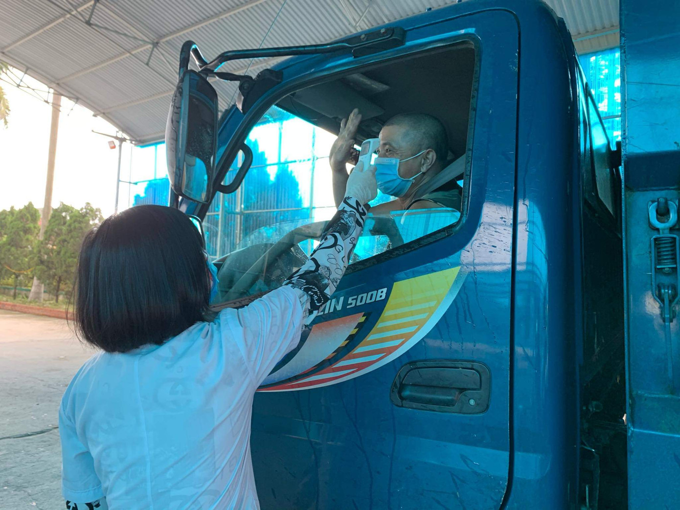 Quảng Ninh lập chốt kiểm tra, cho quay đầu những xe đến từ vùng dịch ảnh 5