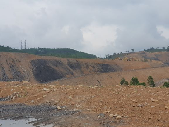 Đại công trường khai thác than trái phép: Chính quyền làm ngơ? ảnh 3