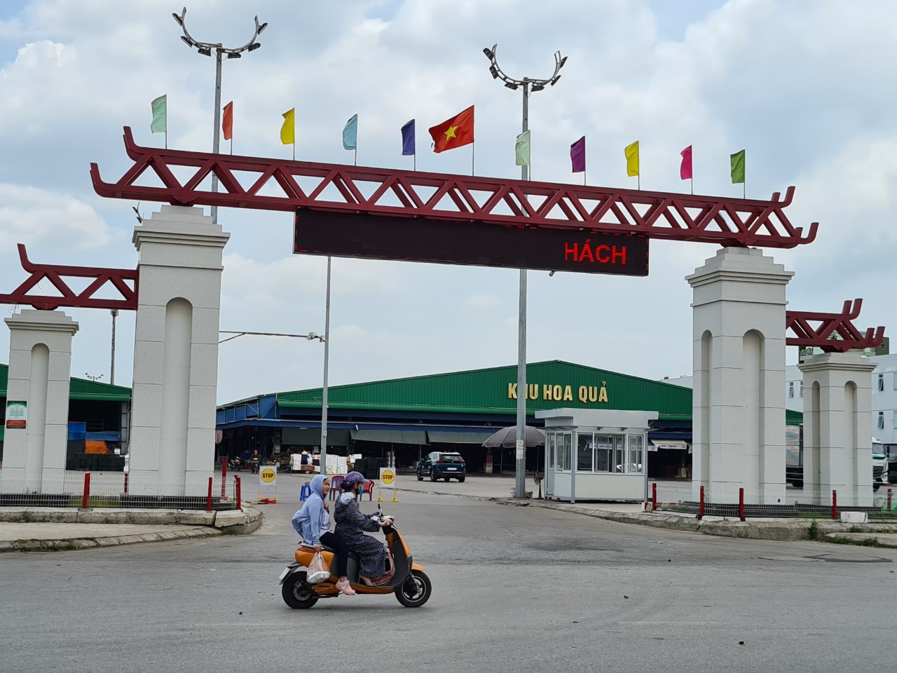 Hải Phòng xem xét kỷ luật nhiều cán bộ quận Hồng Bàng ảnh 1