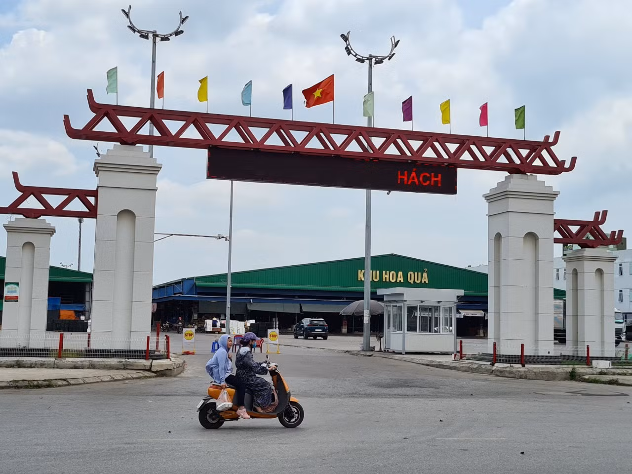 Hải Phòng xem xét kỷ luật nhiều cán bộ quận Hồng Bàng ảnh 1