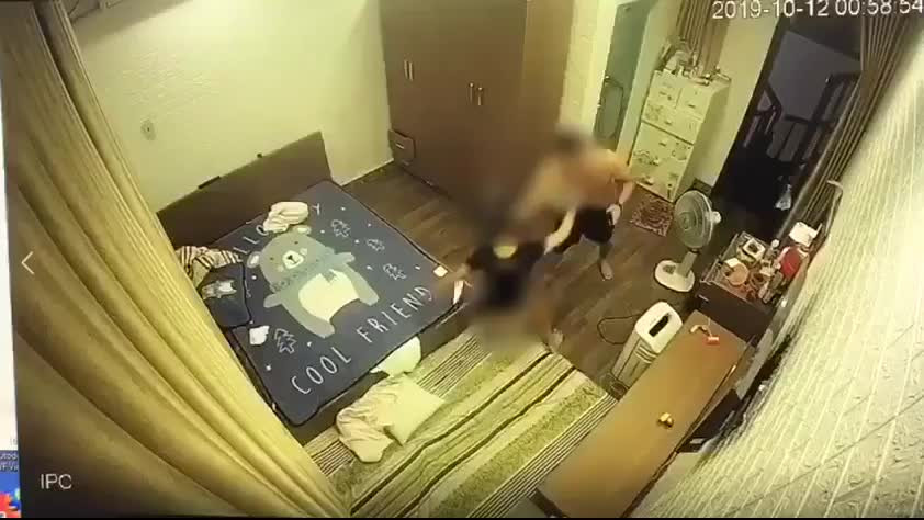 Bắt tạm giam gã chồng hờ lột quần áo, đánh đập vợ dã man ảnh 1