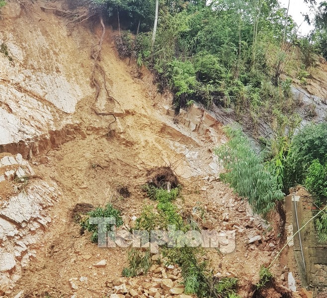 Vịnh Hạ Long 'đổi màu' sau mưa lớn ảnh 3