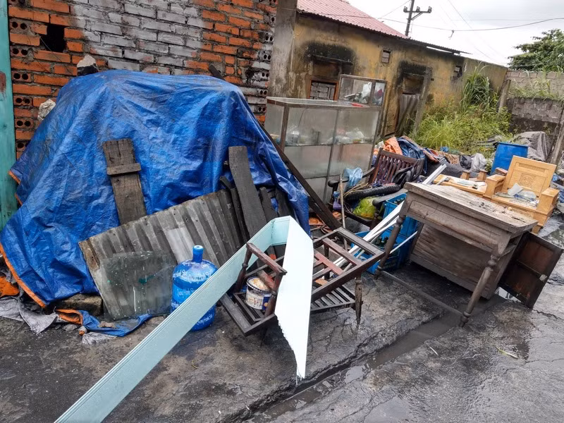 Lời kể nhân chứng thoát chết trong đêm đá khổng lồ rơi trúng nhà dân ảnh 6