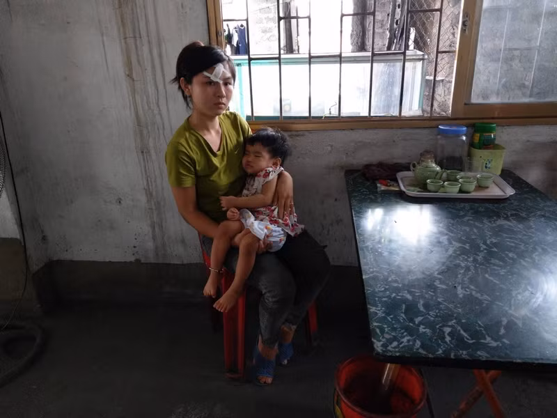 Lời kể nhân chứng thoát chết trong đêm đá khổng lồ rơi trúng nhà dân ảnh 1