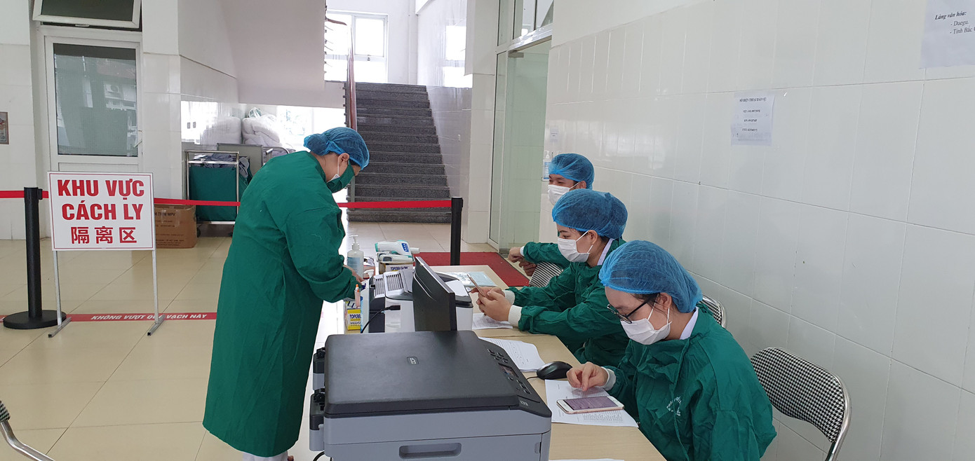 Hai du khách Đức cùng nhiều người được cách ly trên đảo Tháp Nghiêng ảnh 1