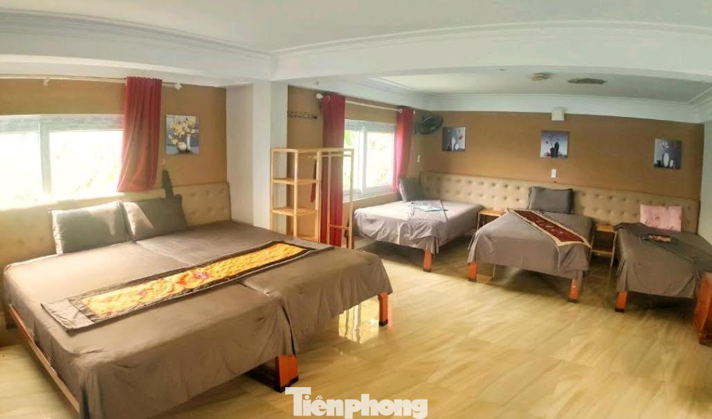 Panorama Mã Pì Lèng vẫn chật cứng khách trong 'tâm bão' ảnh 2