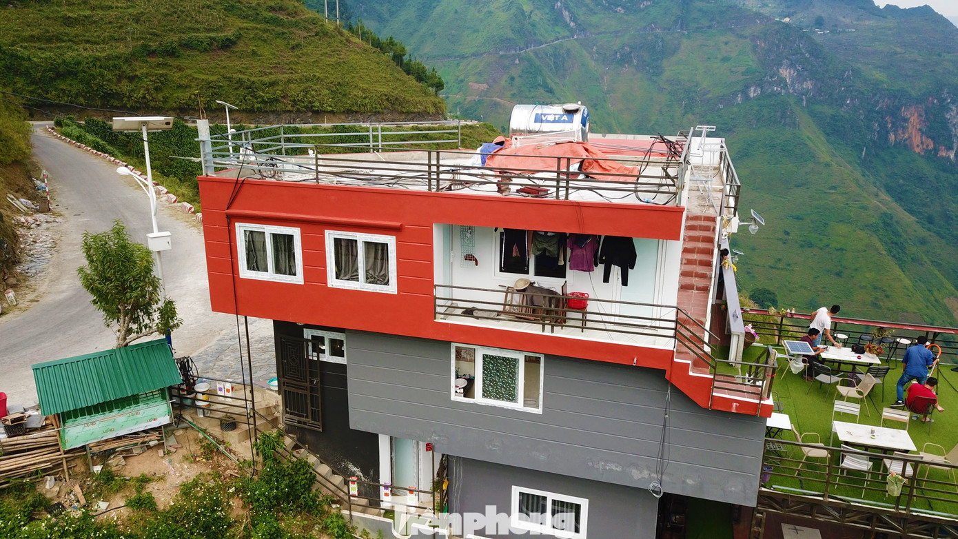 Panorama Mã Pì Lèng vẫn chật cứng khách trong 'tâm bão' ảnh 3