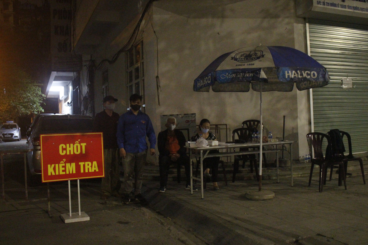 Người dân Hạ Long không đeo khẩu trang không được vào chợ ảnh 6