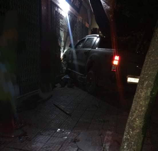 Mâu thuẫn cá nhân, dùng ô tô chèn chết đối phương ảnh 1