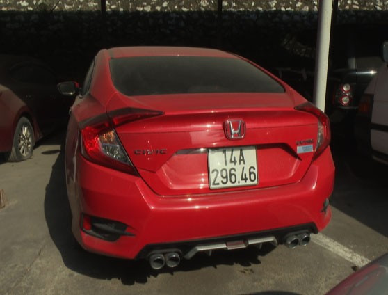 Hai thanh niên dùng khóa dự phòng trộm lại ô tô đã cầm cố ảnh 1