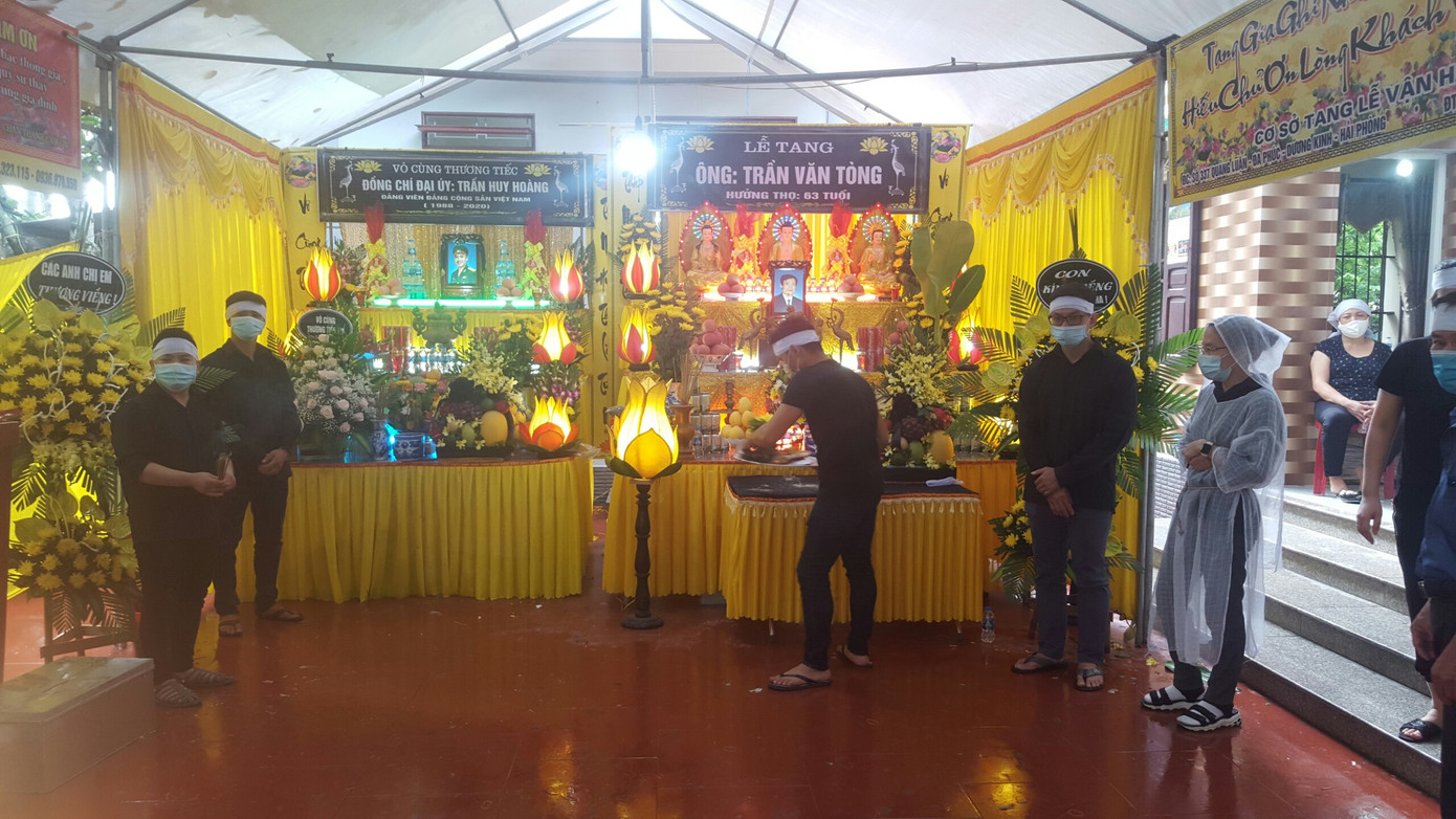 Đang dựng rạp cưới, 2 cha con chú rể bị điện giật tử vong ảnh 1