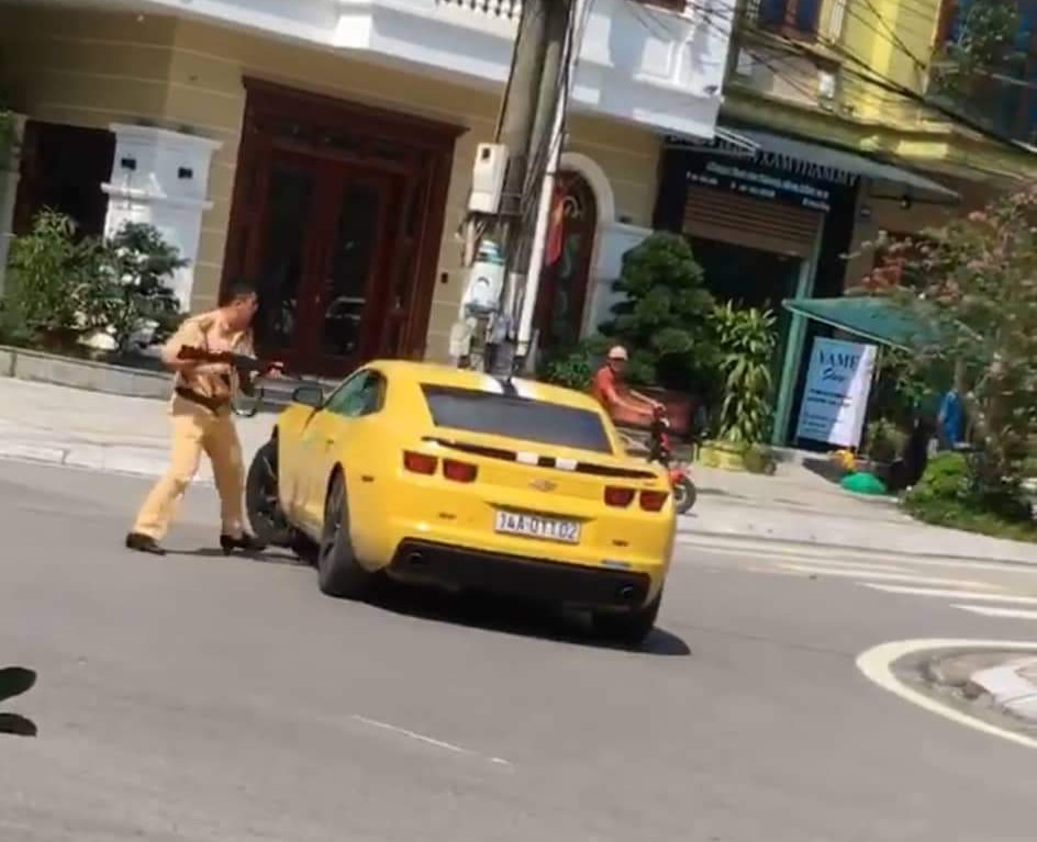 Lộ danh tính tài xế lái ô tô bỏ chạy khi bị CSGT dùng súng AK đập vỡ kính ảnh 2