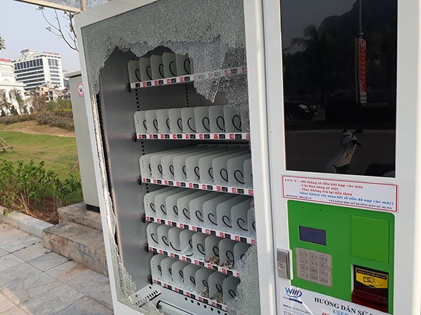 Đập nát máy bán hàng tự động ở Hạ Long để trộm nước ảnh 1