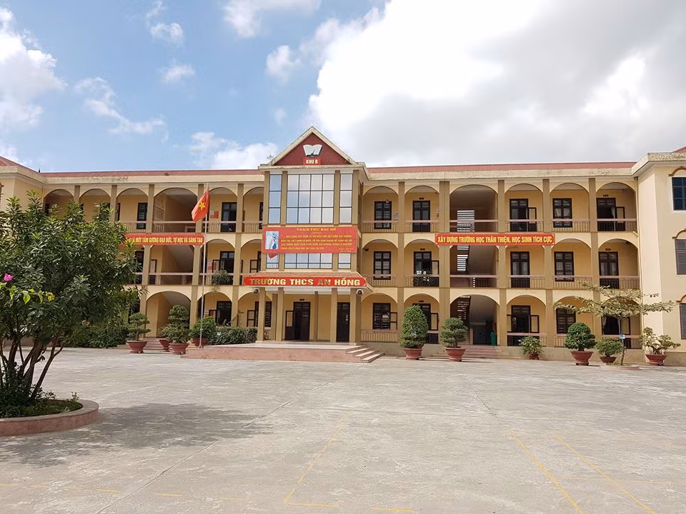 Hiệu trưởng bị miễn nhiệm giữa nhiệm kỳ làm đơn kiến nghị khẩn cấp ảnh 5 Hiệu trưởng bị miễn nhiệm giữa nhiệm kỳ làm đơn kiến nghị khẩn cấp ảnh 5
