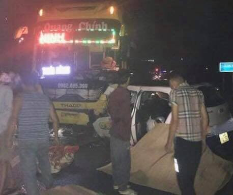 Xe khách đấu đầu taxi ở Quảng Ninh, 3 người tử vong tại chỗ ảnh 1