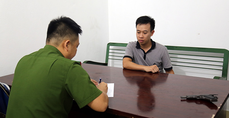 Khen thưởng tài xế lao xe bán tải vào tên cướp tiệm vàng ảnh 2