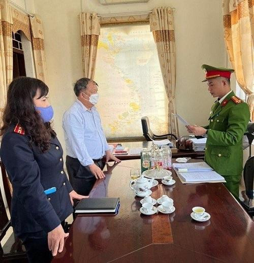 Cơ quan công an thực hiện lệnh khởi tố, cấm đi khỏi nơi cư trú đối với ông Hà Duyên Lục Cơ quan công an thực hiện lệnh khởi tố, cấm đi khỏi nơi cư trú đối với ông Hà Duyên Lục