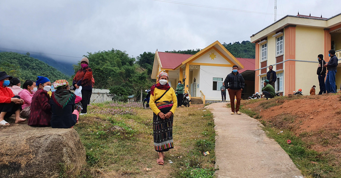 Với món quà 600.000 đồng/suất, các hộ nghèo sẽ dành mua lương thực thực phẩm cần thiết để chuẩn bị đón Tết. Với món quà 600.000 đồng/suất, các hộ nghèo sẽ dành mua lương thực thực phẩm cần thiết để chuẩn bị đón Tết.