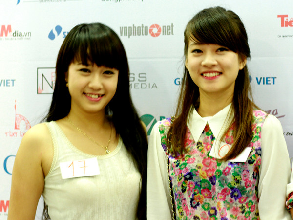 Cùng tạp dáng chụp hình