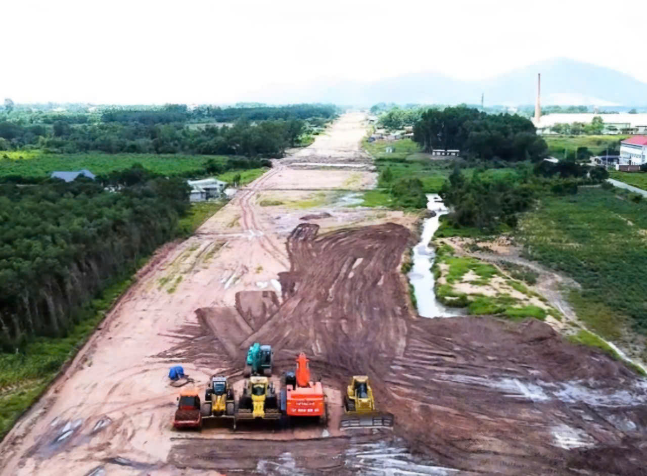 Một đoạn cao tốc Biên Hòa - Vũng Tàu qua huyện Long Thành đang thi công Một đoạn cao tốc Biên Hòa - Vũng Tàu qua huyện Long Thành đang thi công