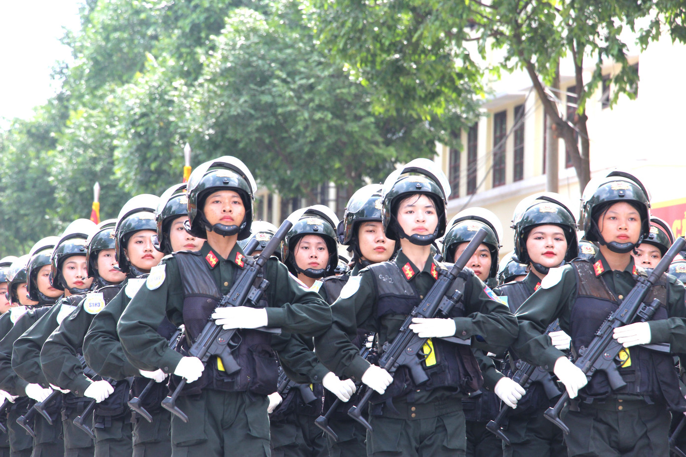 Khối nữ Cảnh sát đặc nhiệm.